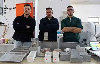 Malatya'da deprem enkazı beton yola dönüştü