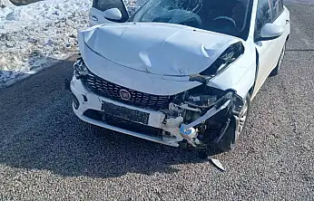 Malatya'da iki otomobil çarpıştı: 3 yaralı