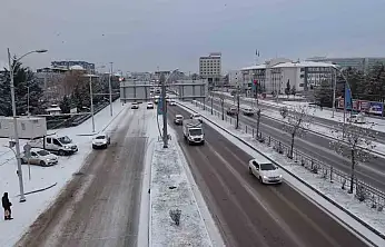 Malatya'da kar yağışı hayatı olumsuz etkiledi