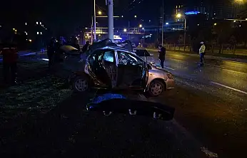 Malatya'da kontrolden çıkan araç trambüs direğine çarptı: 1 ölü 1 ağır yaralı