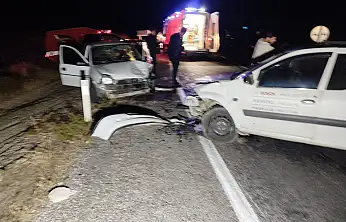 Malatya'da otomobiller kafa kafaya çarpıştı 2 yaralı