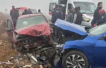 Malatya'da otomobiller kafa kafaya çarpıştı: 5 yaralı