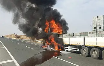 Malatya-Elazığ Karayolu'nda tır yangını