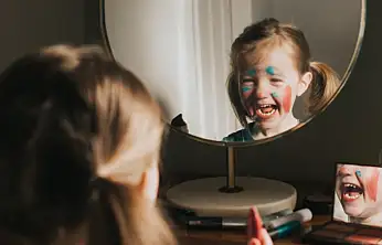 Uzman Psikolog Ertan: Çocuklarda makyaj yaşı 7'ye düştü