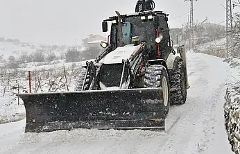 Yeşilyurt'ta karla mücadele aralıksız sürüyor