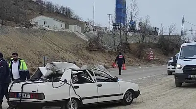 Otomobildeki 5 kişi ölümden döndü: 2 yaralı