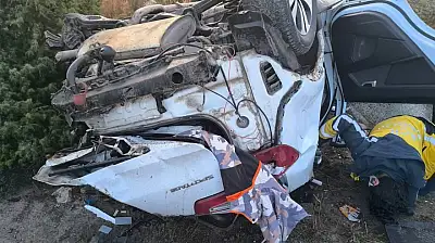 Takla atan otomobil sürücüsü hayatını kaybetti