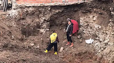 Temel için kazılan yerden tarihi mezar kalıntıları çıktı