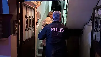 Yaşlı adam apartmanın merdiven boşluğunda ölü bulundu