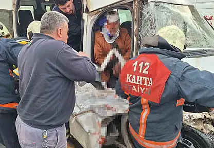 Adıyaman'da tır ile minibüs çarpıştı: 7 yaralı