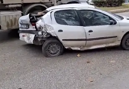 Elazığ'da iki otomobil çarpıştı: 1'i ağır 2 yaralı