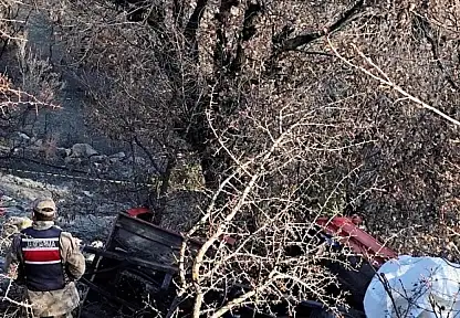 Patpat motoru uçurumu yuvarlandı: 1 ölü 1 yaralı