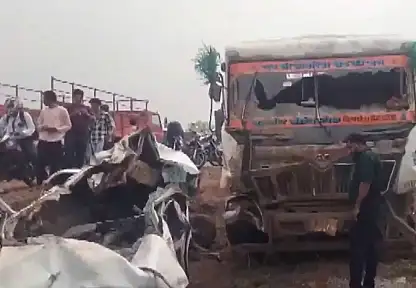 Fren Tutmadı, Kamyon Minibüsü Ezdi! 9 Ölü 2 Yaralı