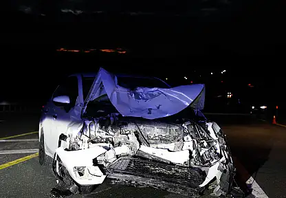 İki Otomobil Çarpıştı: 1'i Ağır 3 Yaralı