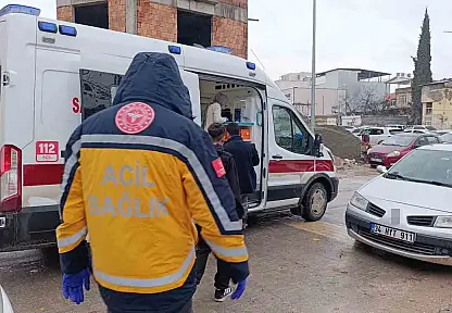 Kavgada bacağından bıçaklanarak yaralandı