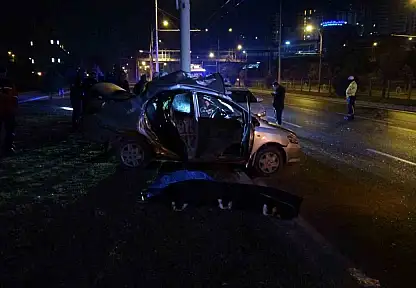 Malatya'da kontrolden çıkan araç trambüs direğine çarptı: 1 ölü 1 ağır yaralı