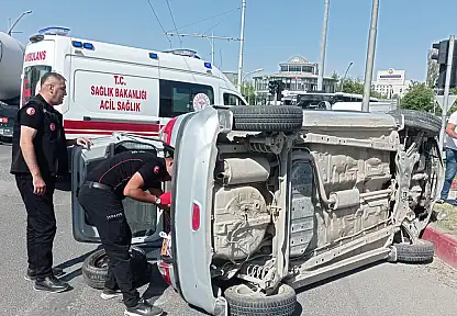 Malatya'da Kontrolden Çıkan Otomobil Yan Yattı!