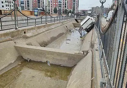 Malatya'da kontrolden çıkan pikap kanala uçtu