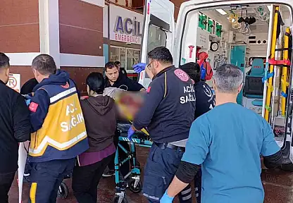 Tekeri çıkan otomobil takla attı: 1'i ağır 2 yaralı