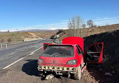Yolda oluşan çukur kazaya neden oldu: 2 yaralı