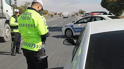 Trafik Cezaları Yasası Son Anda Askıya Alındı Peki Neden?