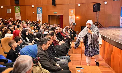 'Havlucu Memed Anlatıyor' tiyatro gösterisi yoğun ilgi gördü