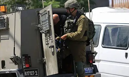 Batı Şeria'da bir gazeteci ve serbest bırakılan birçok esir alıkonuldu