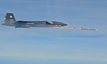 Bayraktar KIZILELMA'dan dünyada bir ilk: Havadan havaya füzeyle hedefini vurdu