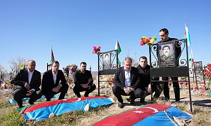 BBP Genel Başkanı Destici, Ağdam'da şehitliği ziyaret etti