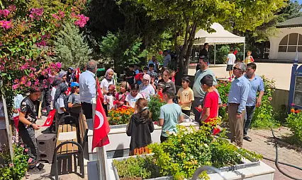 Çukurdere Kuran Kursu Öğrencilerinden Şehitlik Ziyareti