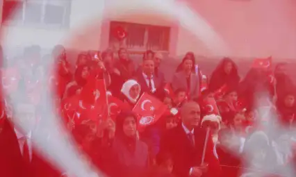 Elazığ'da ikinci dönemin ilk ders zili 'Bayrak Sevgisi' ile çaldı