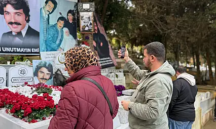 Ferdi Tayfur vefatının 1. yıl dönümünde mezarı başında anıldı