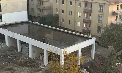 Malatya'da rezerv alandaki inşaat suyla doldu, tahliye için duvar delindi