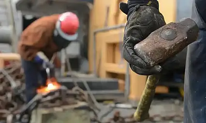 Sanayi üretimi aylık ve yıllık bazda arttı