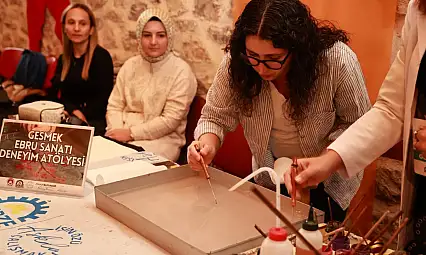 Tarihi mekanda ebru etkinliği