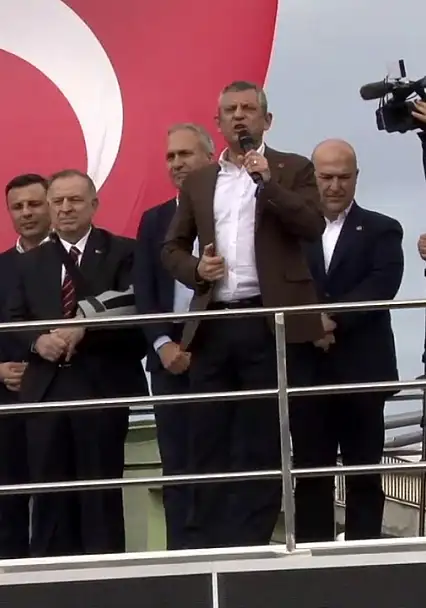 CHP Genel Başkanı Özel adliye önünde açıklamalarda bulundu