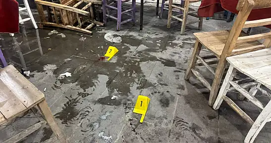 Kıraathanede bıçaklı saldırıya uğrayan amca ve yeğeni yaralandı