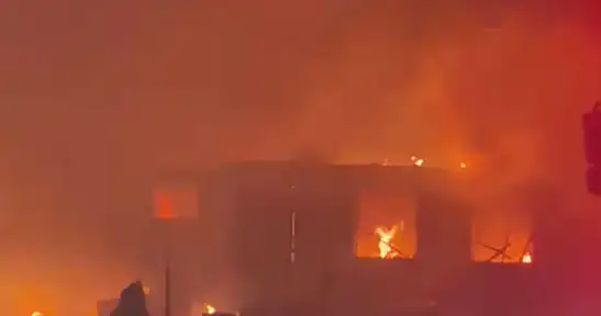 Malatya'da Geceyi Alevler Aydınlattı Yangın 3 Yere Birden Sıçradı!