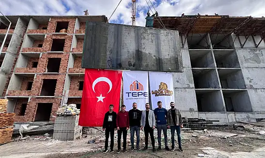 Malatya Güven Sitesi'nde Beton İşleri Tamamlandı İşçiler Halayla Kutladı