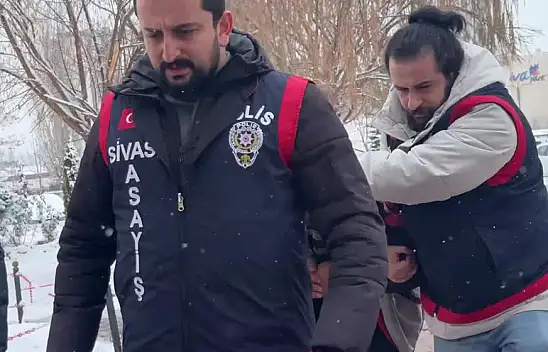 Annesi ve ikiz kardeşini öldüren zanlı tutuklandı