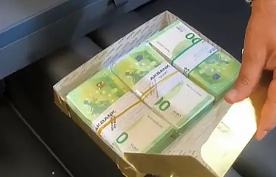 Baklava Kutusunda 110 Bin Euro! Rüşvet Ağı Çökertildi