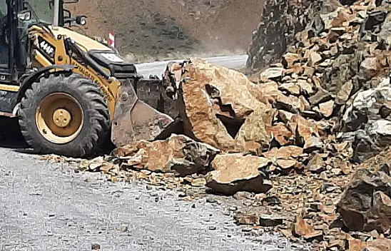 Battalgazi Belediyesi Kırsalda Yol Kalitesini Artırıyor