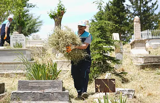 Battalgazi Belediyesi'nden Bayram Öncesi Mezarlıklara Özenli Dokunuş