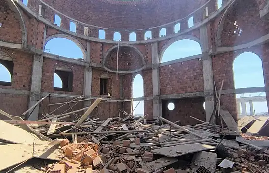 Çöken Cami İnşaat İskelesinde 2 İşçi Ağır Yaralandı