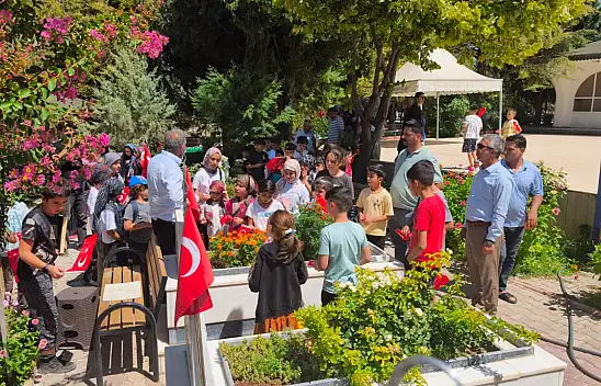Çukurdere Kuran Kursu Öğrencilerinden Şehitlik Ziyareti