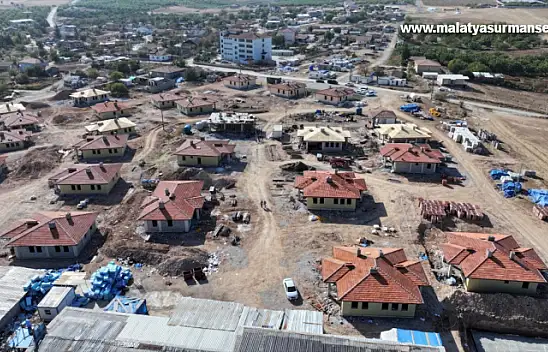 Depremden etkilenen Yeşilyurt'ta 135 köy evinin kaba inşaatı tamamlandı