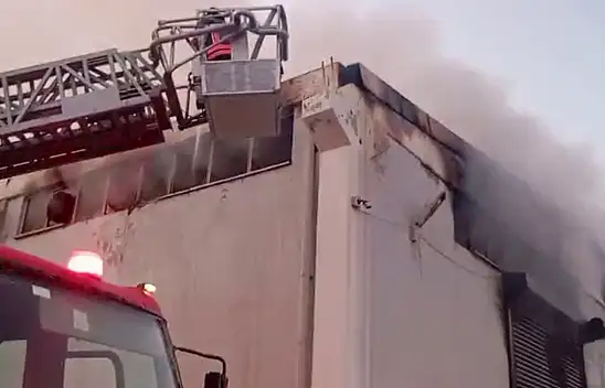 Fabrika Alevlere Teslim Oldu Yangın Kontrol Altına Alındı