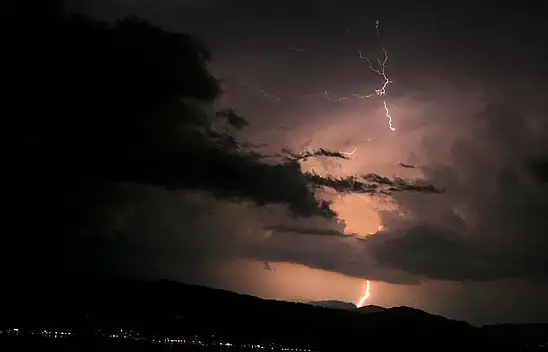 Gök Gürültüsü ve Acı  Yıldırım 15 Hayatı Söndürdü