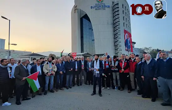 İHH üyeleri İncirlik Üssü'ne gitmek için yola çıktı