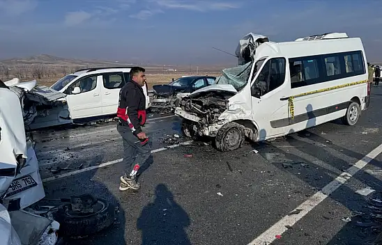 İki Ayrı Zincirleme Kaza 2 Can Kaybı 15 Yaralı